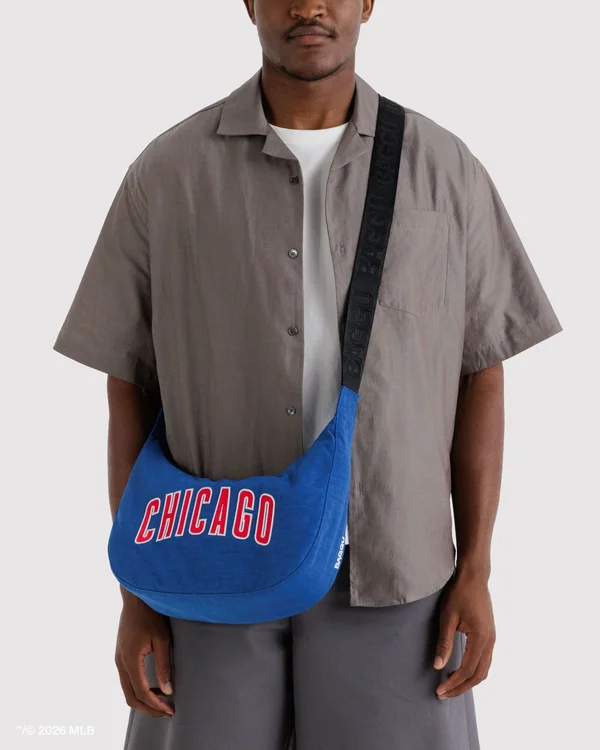 Medium Nylon Crescent Bag - Chicago Cubs™ - Material: heavyweight-nylon